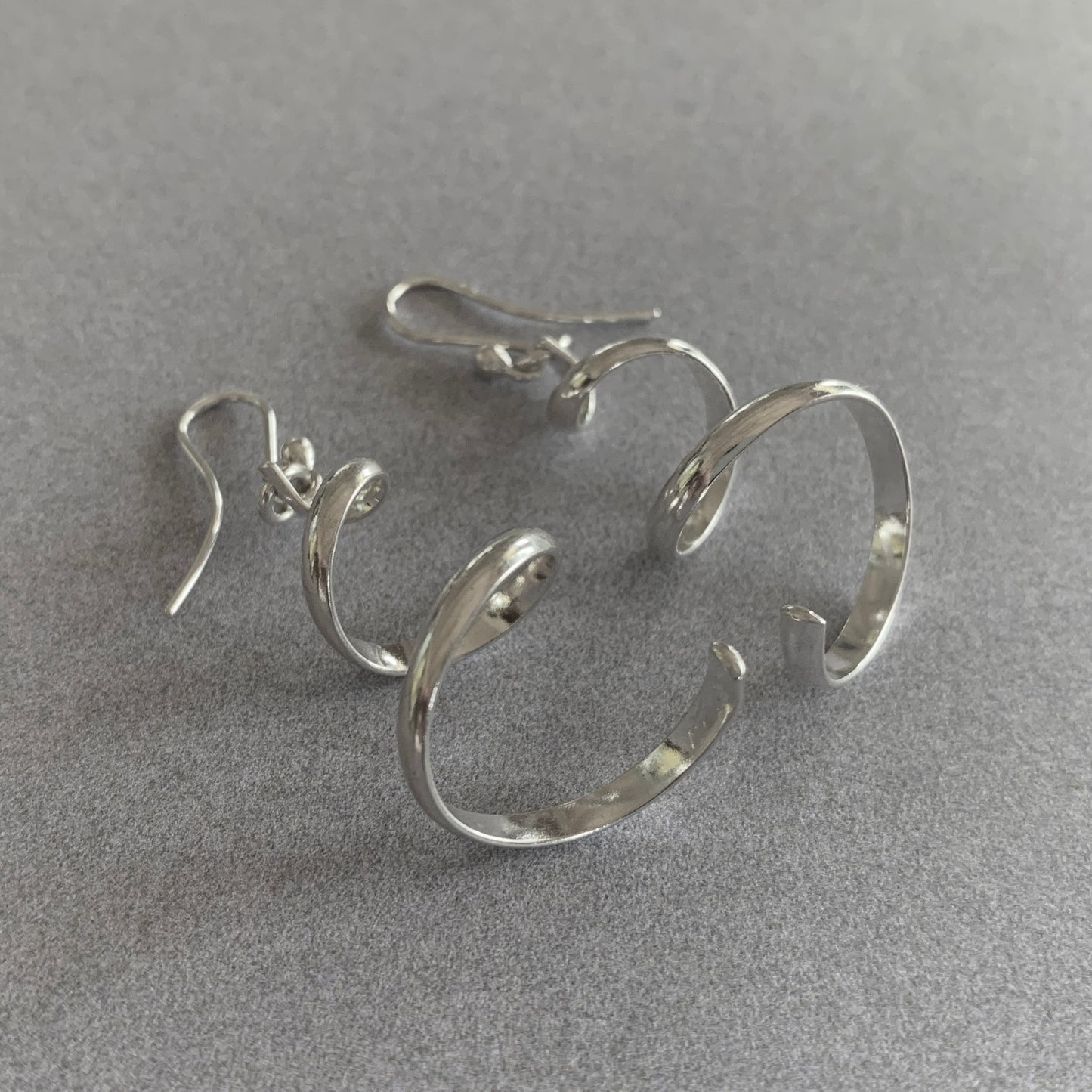 Ear Ring Ribbon Curls