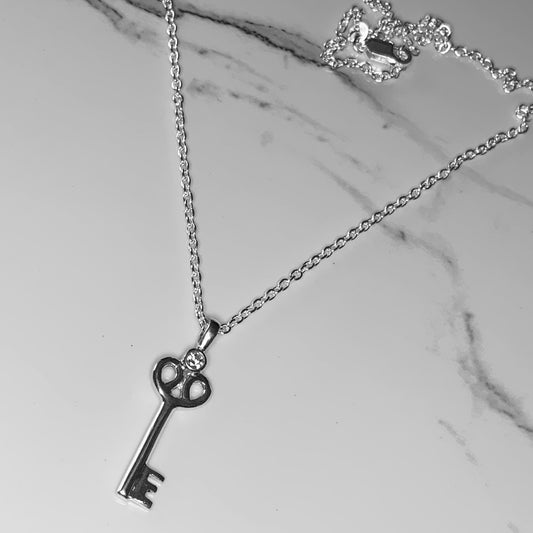 Key Pendant with 3mm (0.10ct)Diamond