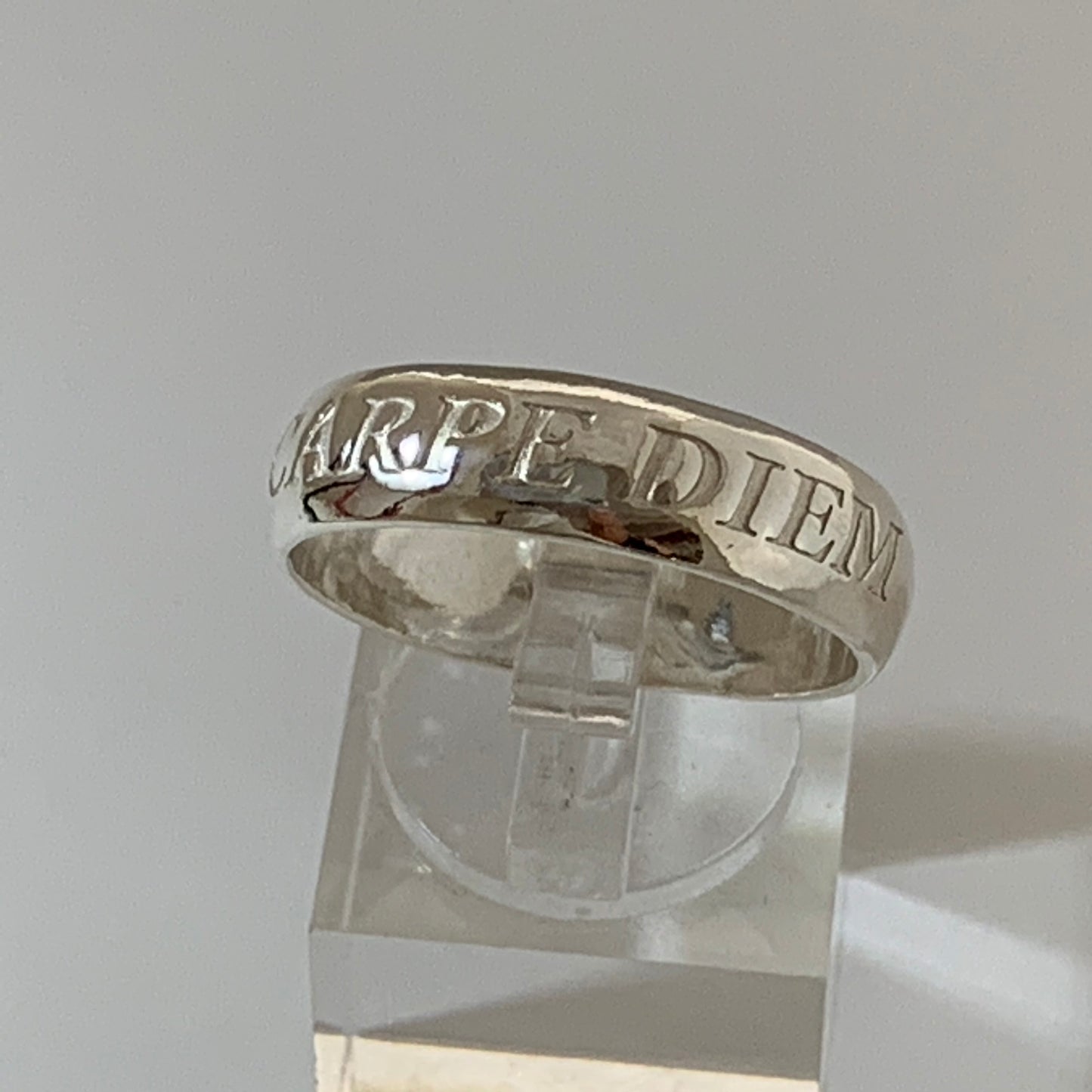 Sterling Silver Words to Wear Ring Carpe Diem