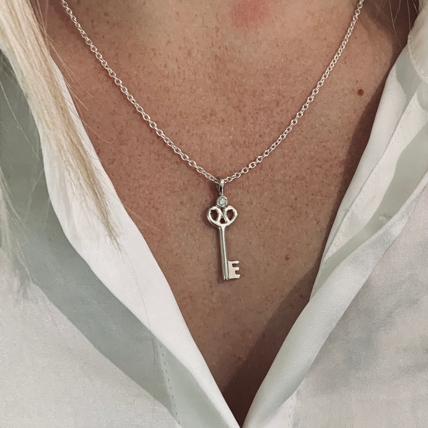 Key Pendant with 3mm (0.10ct)Diamond