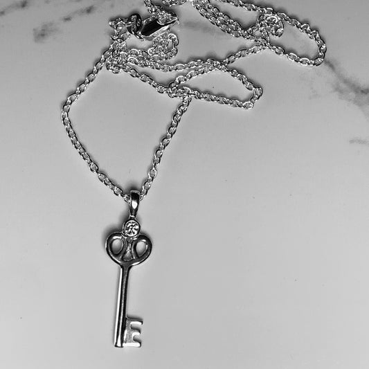 Key Pendant with 3mm (0.10ct)Diamond
